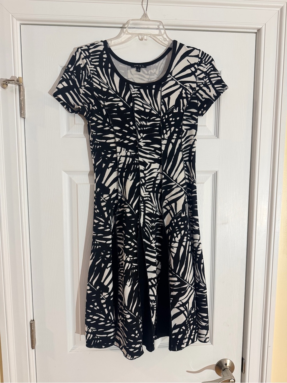 Ladies Size Small "Sami & Jo" Black & White Short Sleeve Fit & Flare Dress GUC